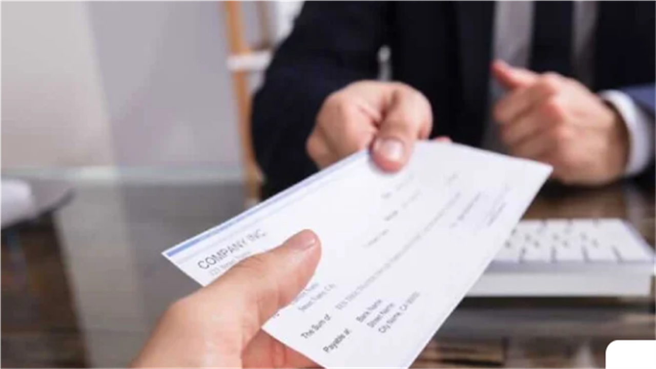 بموجب قانون العمل.. إجراءات قانونية تضمن حقك عند خصم الراتب دون وجه حق